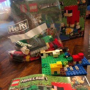 LEGO Minecraft The Wool Farm 21153 Building Kit Playset 260 Pieces